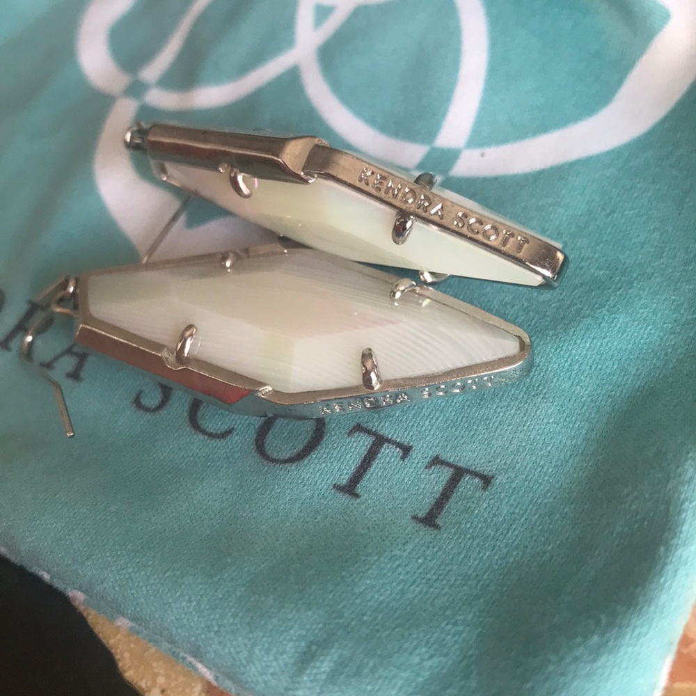 😍Kendra Scott Earrings 🥰 - Picture 3 of 6